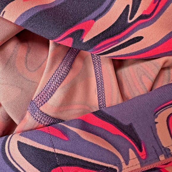 Under Armour Bike Shorts Womens Medium Hot Pink Swirl 8 in Inseam - Picture 5 of 6